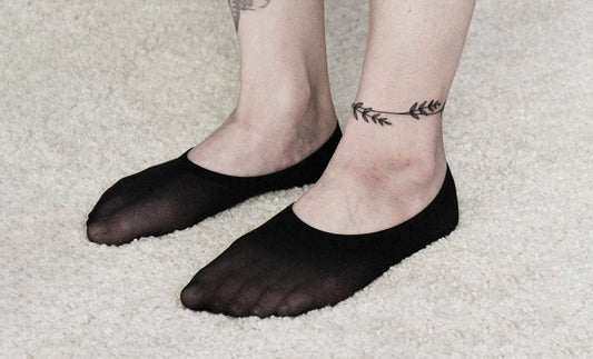 46 Sublime Ideas For Ankle Bracelet Tattoos That Setting Trends In Women's Fashion!